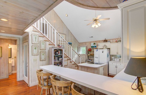 Sullivan's Island House | Beautiful Sullivan’s Island home next to lighthouse - easy walk to beach