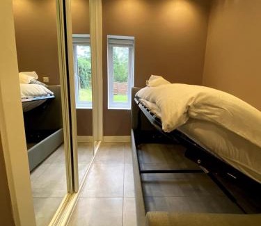 Eltham South House | Beautiful Summer House London V173