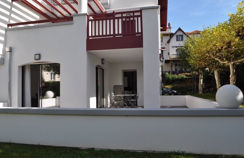 Saint-Jean-de-Luz Apartment | Beautiful sunny apartment with large terrace 50 m from the beach.