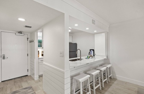 Sanibel Condo | Beautiful Sundial Condo steps to beach and great value!