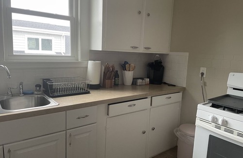 Salem Apartment | Beautiful Sunny Apartment in Salem