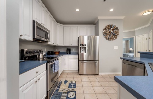 Sunset Island Condo | Beautiful Sunset Island 3 BR Condo, FREE Linens &Towels, includes 4 Beach Chairs