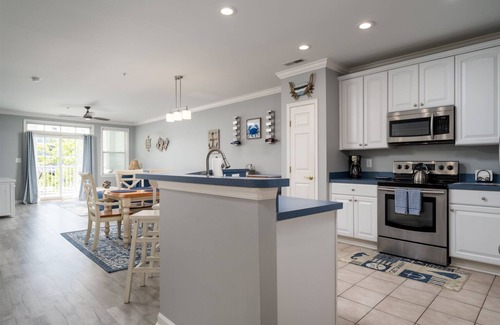 Sunset Island Condo | Beautiful Sunset Island 3 BR Condo, FREE Linens &Towels, includes 4 Beach Chairs