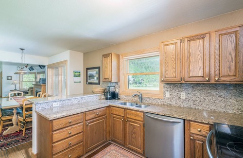 Telluride Condo | Beautiful Sunset Views, close to Lift 7 and the San Miguel River.