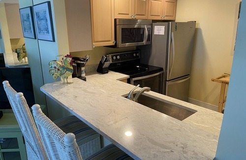 Truman Annex Condo | Beautiful sunsets! Harbour Place, Truman Annex. Walk or bike to everything!