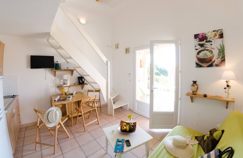 La Londe-les-Maures Apartment | Beautiful T2 Mezzanine 6 p. 250m from the BEACH with HEATED POOL & TENNIS (205)
