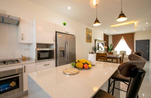Adenta House | Beautiful townhome in a gated community community and 35mins from the Airportn