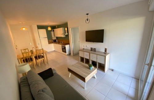 La Valette-du-Var Apartment | Beautiful T2 with swimming pool - near park