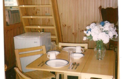 Eden Mills Cottage | Beautiful Teeny Tiny Cottage On Lake Eden, directly on the water front