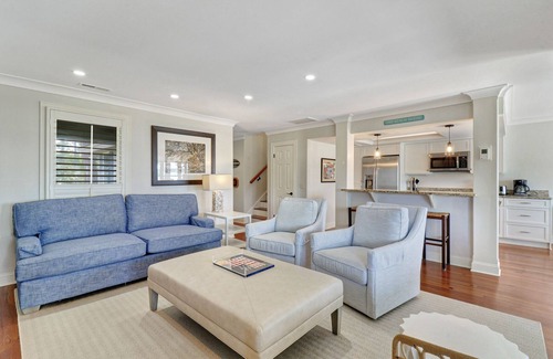 South Beach Villa | Beautiful Three Bedroom Townhome with Stunning Water Views ~ 7 Lands End Road