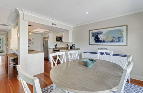 South Beach Villa | Beautiful Three Bedroom Townhome with Stunning Water Views ~ 7 Lands End Road