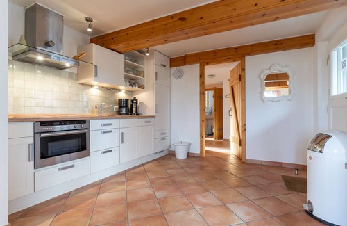 Westerhever House | Beautiful thatched cottage with spacious fenced garden for 4 pers.