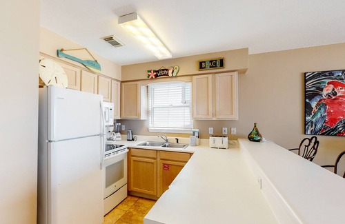 Miramar Beach Condo | Beautiful third-floor Miramar Beach home w/private balcony/shared pool/free WiFi