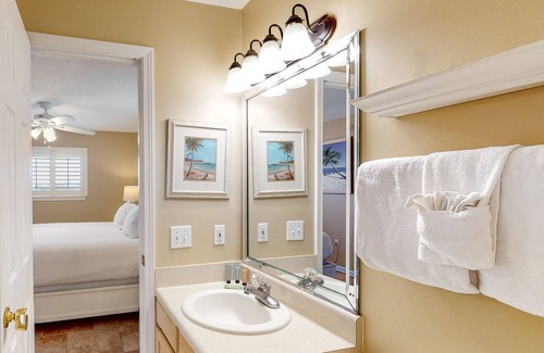 Miramar Beach Condo | Beautiful third-floor Miramar Beach home w/private balcony/shared pool/free WiFi