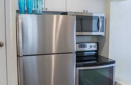 Bid-a-wee Beach House | Beautiful Three Bedroom with Private Beach Access