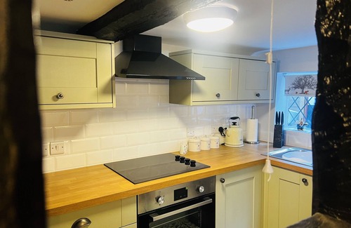 New Forest District Cottage | Beautiful three bed thatched cottage on New Forest’s doorstep