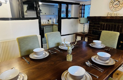 New Forest District Cottage | Beautiful three bed thatched cottage on New Forest’s doorstep