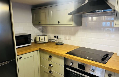 New Forest District Cottage | Beautiful three bed thatched cottage on New Forest’s doorstep