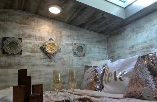 Irwin House | Beautiful Tiny House with Wrap-Around Deck and Skylight for a Romantic Escape in Irwin, Idaho