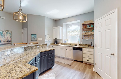 Corpus Christi House | Beautiful townhome with pool & central AC - short walk to beach, dog-friendly