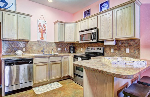 Corpus Christi House | Beautiful townhouse with pool & patio - short walk to beach