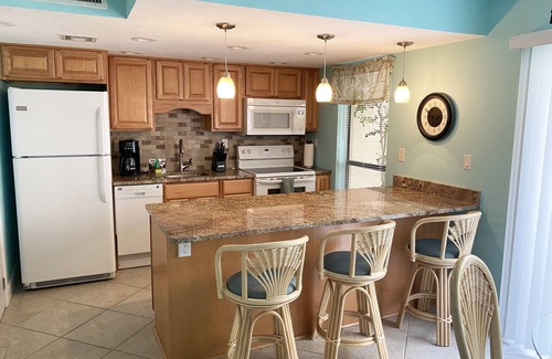 Key Largo House | Beautiful Townhome at Moonbay Key Largo, Pool, Dockage