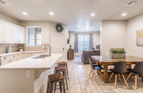 Sienna Hills House | Beautiful Townhome W/Shared Pool/Hot Tub Near Zion National Park