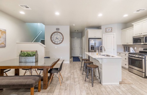 Sienna Hills House | Beautiful Townhome W/Shared Pool/Hot Tub Near Zion National Park
