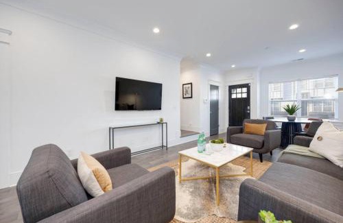 Charlotte Park House | Beautiful Townhomes 2 Units With Outdoor Patios