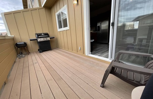 Northeast Reno House | Beautiful Townhouse 5 minutes from UNR, Midtown and the Truckee River!