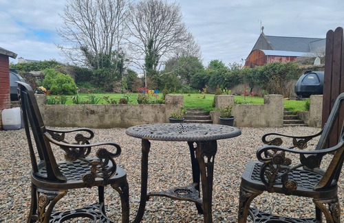 Kinlough House | Beautiful Townhouse in the heart of Tranquil Kinlough Village - Home From Home.