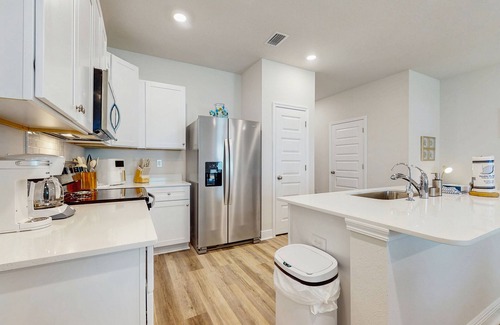 Gulf Breeze House | Beautiful townhouse with plenty of space, full kitchen & close to beach