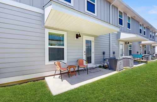Gulf Breeze House | Beautiful townhouse with plenty of space, full kitchen & close to beach