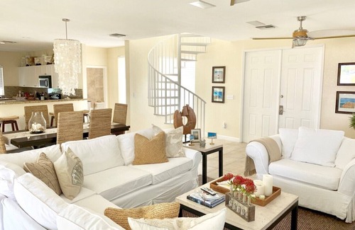 Alice Town House | Beautiful Tree House at Bimini Bay - steps away from the beach
