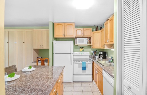 Kahuku Condo | Beautiful Turtle Bay Condo - Full Kitchen and Two Full Bathrooms!