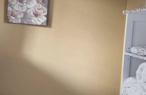 Niagara Falls Apartment | Beautiful two bedroom apartment five minutes from Niagara Falls
