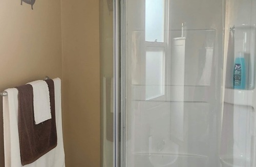 Niagara Falls Apartment | Beautiful two bedroom apartment five minutes from Niagara Falls