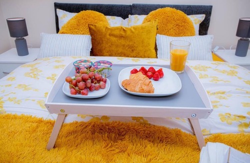 Moulton Apartment | Beautiful two bedrooms ensuite apartment