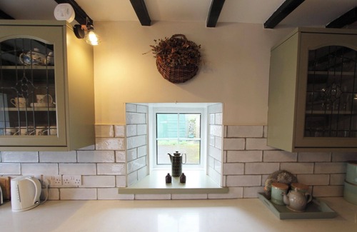 Castleton Cottage | Beautiful Two Bedroom Country Cottage in Castleton Village with Patio & Parking