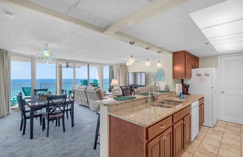 Long Beach Condo | BEAUTIFUL Two bedroom! FREE BEACH CHAIRS!