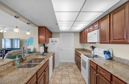 Long Beach Condo | BEAUTIFUL Two bedroom! FREE BEACH CHAIRS!