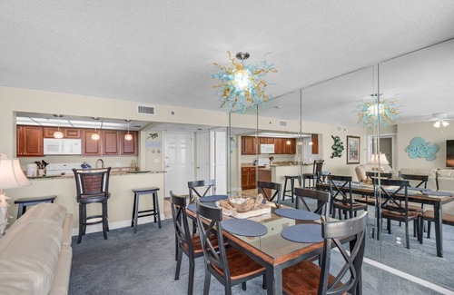 Long Beach Condo | BEAUTIFUL Two bedroom! FREE BEACH CHAIRS!