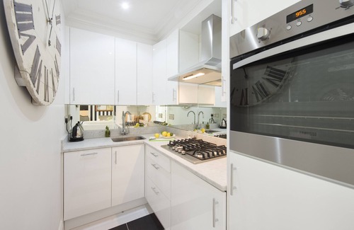 Brompton & Hans Town Apartment | Beautiful Unique Kensington & Chelsea Ground Floor Apartment with Garden