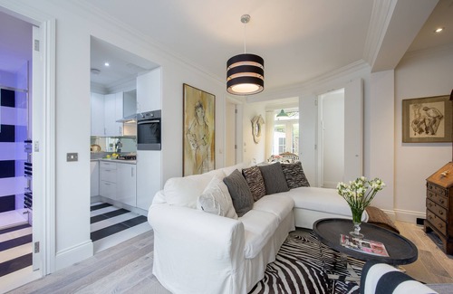 Brompton & Hans Town Apartment | Beautiful Unique Kensington & Chelsea Ground Floor Apartment with Garden