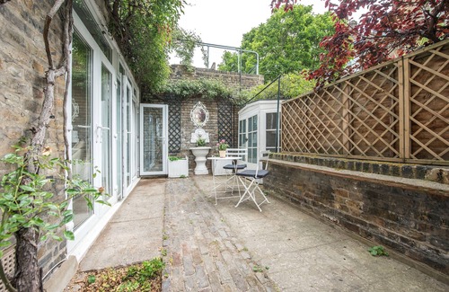 Brompton & Hans Town Apartment | Beautiful Unique Kensington & Chelsea Ground Floor Apartment with Garden
