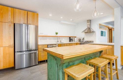Downtown Anchorage House | Beautiful uniquely designed triplex w/2 hot tubs, ocean views, grill, fireplace