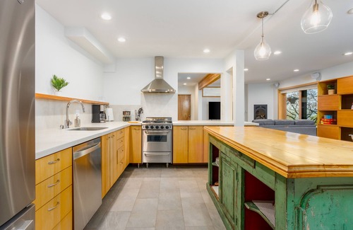 Downtown Anchorage House | Beautiful uniquely designed triplex w/2 hot tubs, ocean views, grill, fireplace