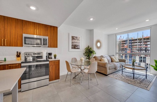 Overtown Apartment | Beautiful Unit with Amazing View Free Parking