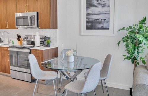 Overtown Apartment | Beautiful Unit with Amazing View Free Parking