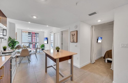 Overtown Apartment | Beautiful Unit with Amazing View & Free Parking